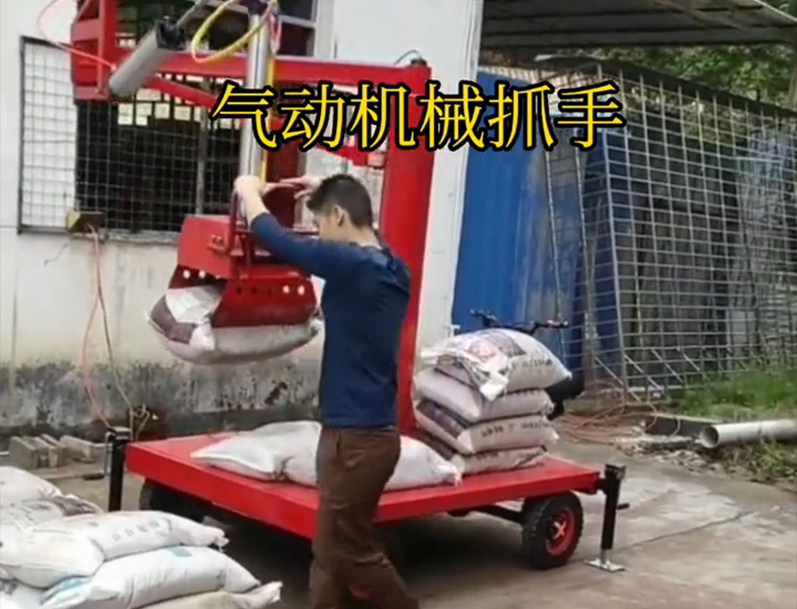 弥勒市机械抓手装卸水泥神器青储搬运机缺点机械抓手液压抓沙弥勒市气动助力机械臂操作方便吗